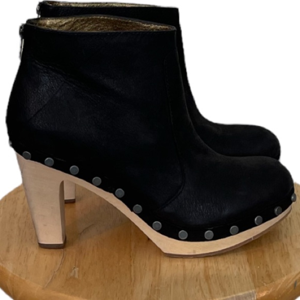 Cynthia Vincent Wiley Black Leather Studded Heeled Clog Bootie Size 9